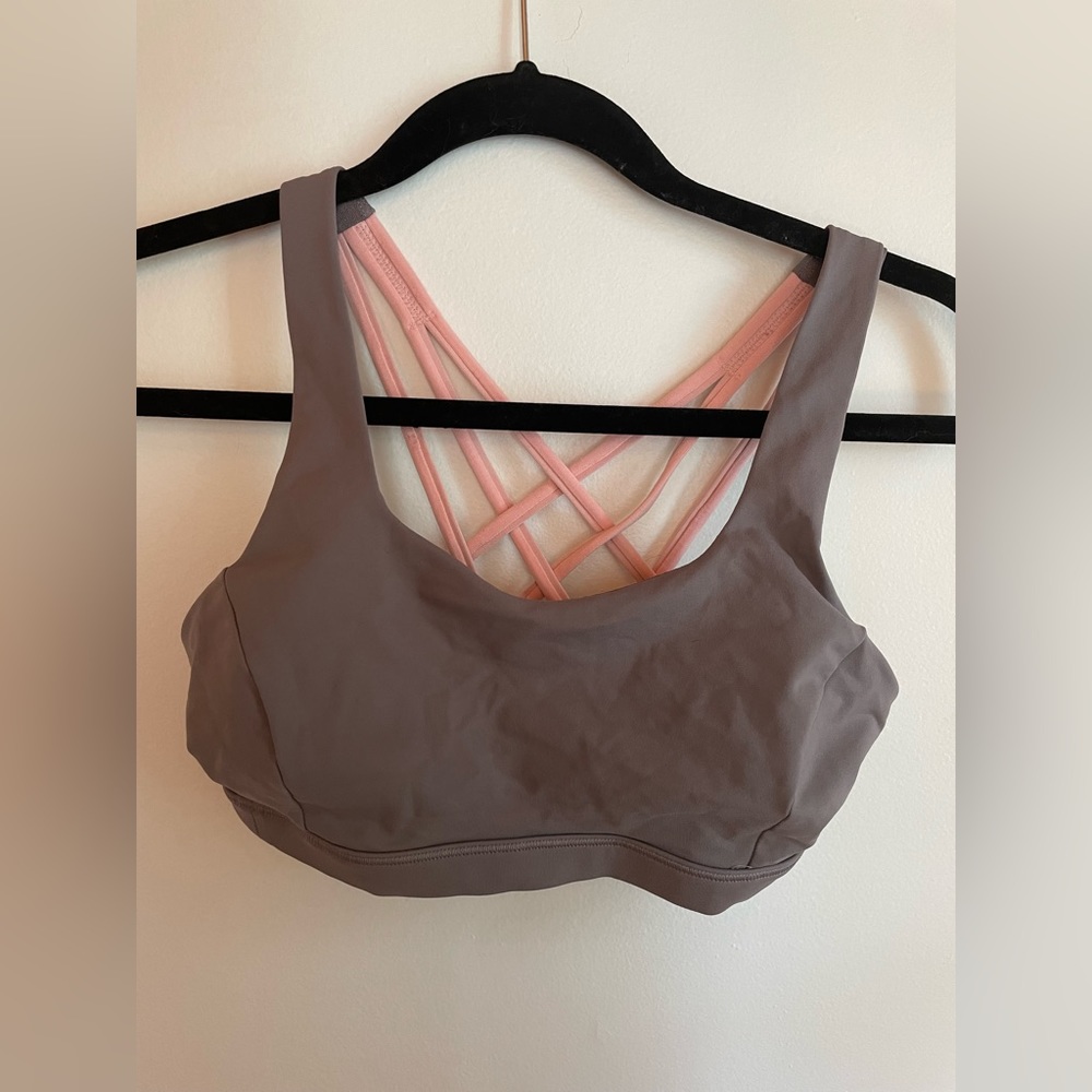 Lululemon Free To Be Serena Bra, size 4, removable bra pads NOT included.
